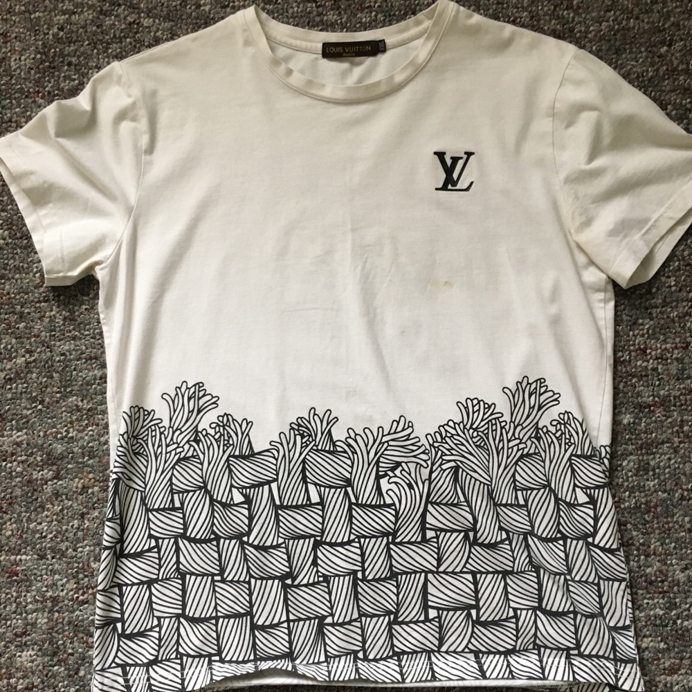 White & black graphic tee